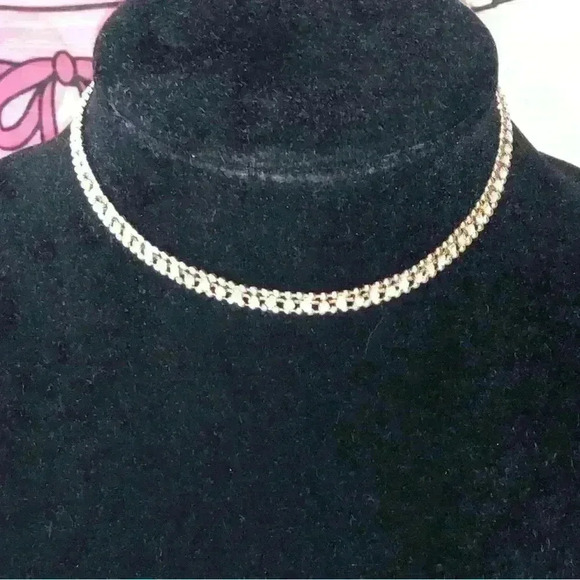 GOLD TONE SHINY CHOKER NECKLACE - Picture 2 of 4